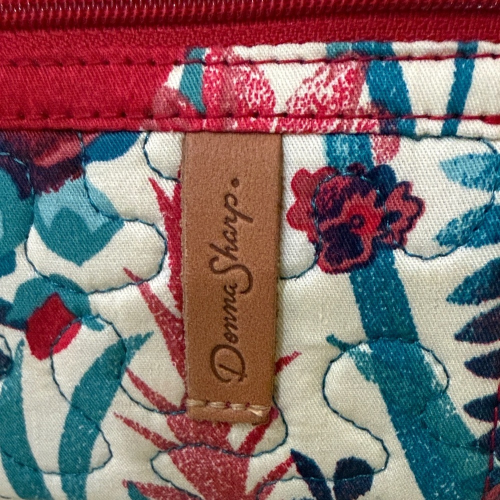 Chic Floral Quilted Wristlet with Chain removable Strap - Red and Blue - Picture 3 of 4